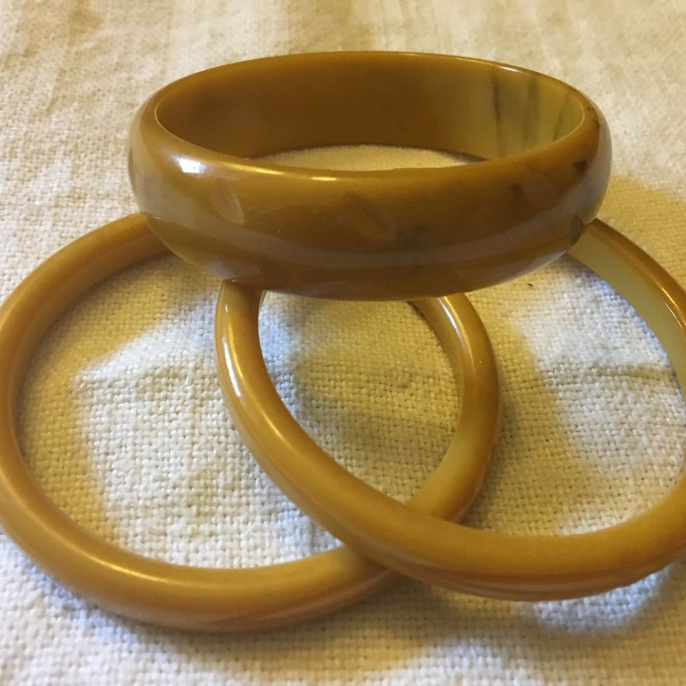 1960s Monet Mottled Olive Green Carved Acrylic Bangles (set of 3)